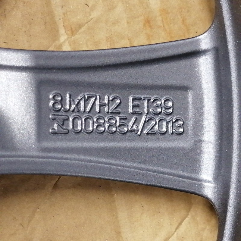 JUEGO DE LLANTAS ORIGINALES AUDI EN 17"