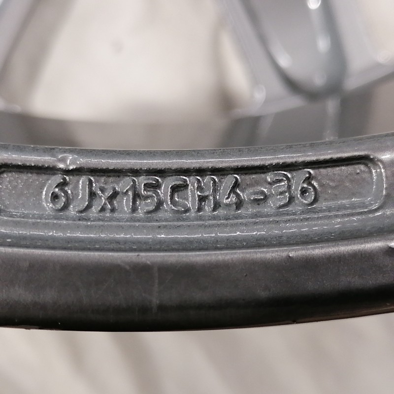 JUEGO DE LLANTAS ORIGINALES RENAULT EN 15"