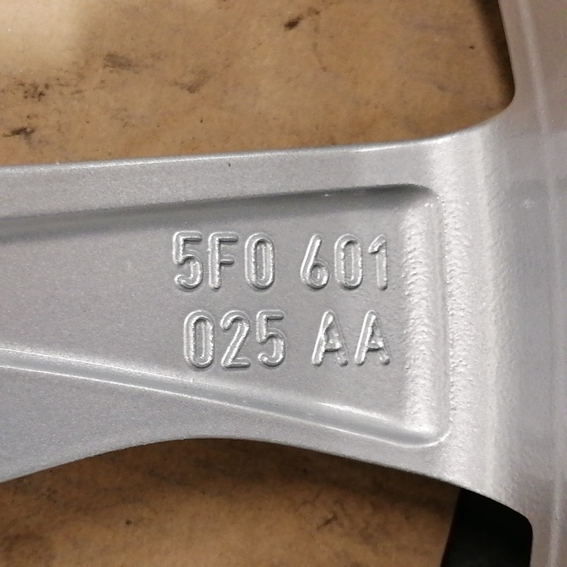 LLANTA SUELTA ORIGINAL SEAT EN 18" 5F0601025AA