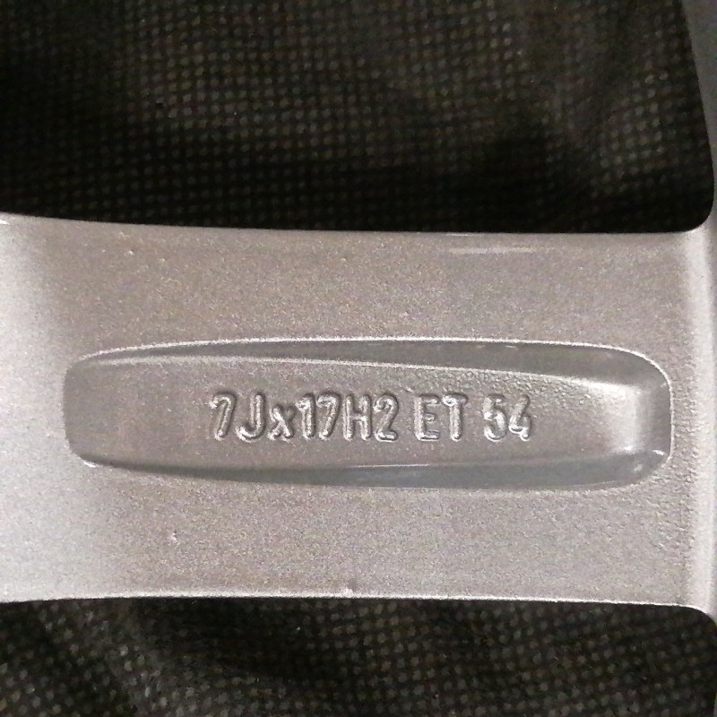 JUEGO DE LLANTAS ORIGINALES VOLKSWAGEN EN 17"