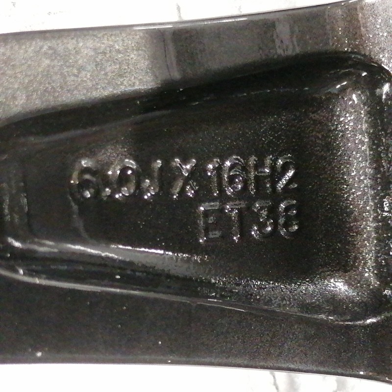 JUEGO DE LLANTAS ORIGINALES VOLKSWAGEN EN 16"