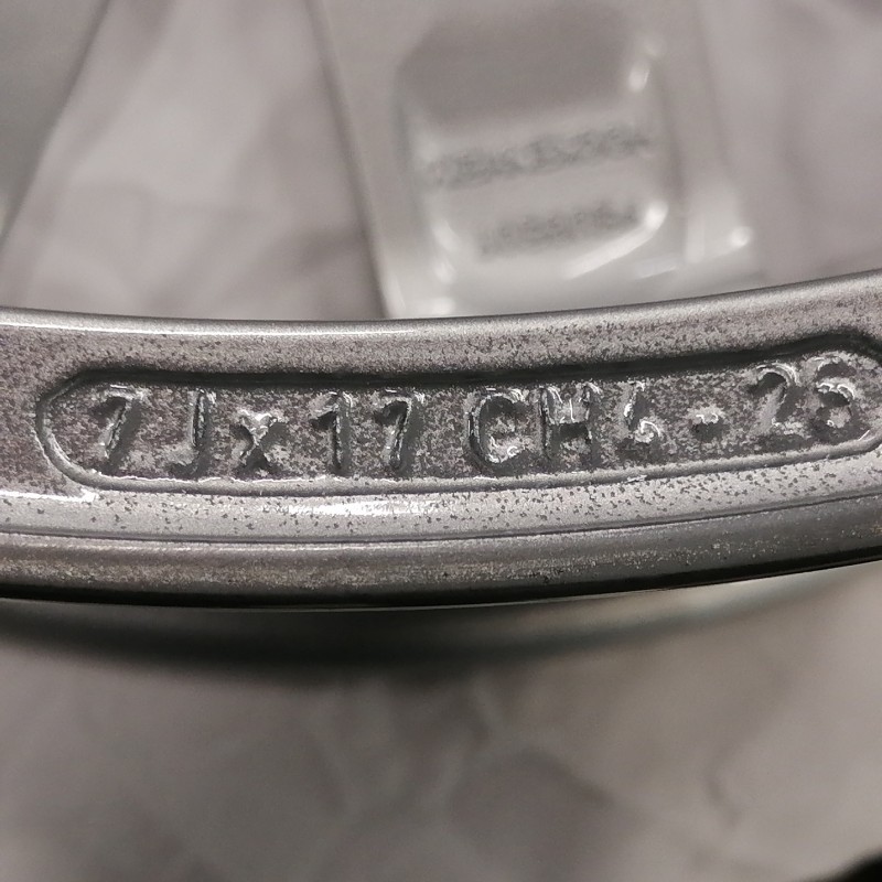 LLANTA ORIGINAL PEUGEOT EN 17" 04322X