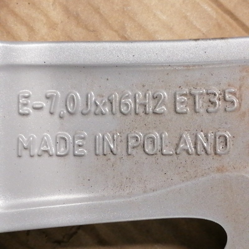 JUEGO DE LLANTAS ORIGINALES AUDI EN 16"