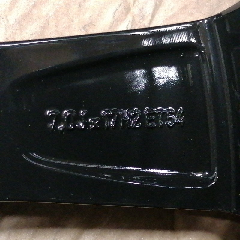 JUEGO DE LLANTAS ORIGINALES VOLKSWAGEN EN 17"