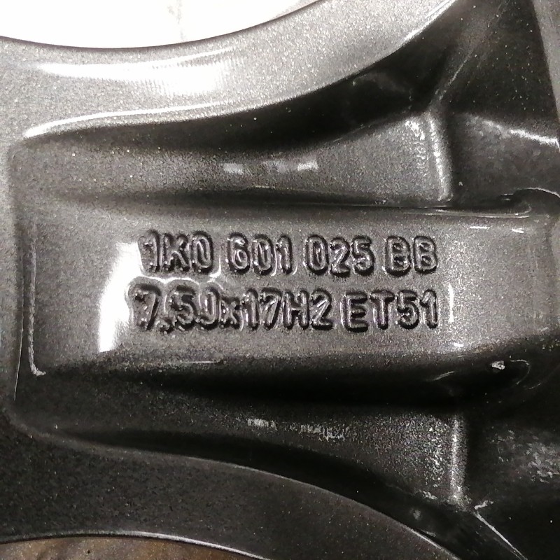 JUEGO DE LLANTAS ORIGINALES VOLKSWAGEN EN 17"