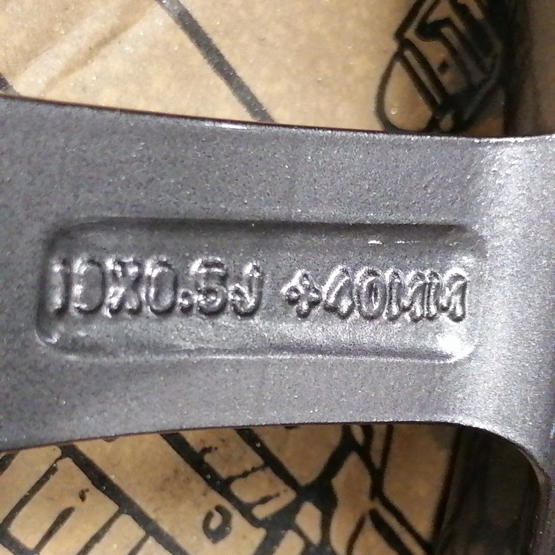 LLANTA SUELTA ORIGINAL TESLA EN 19" 104426100A