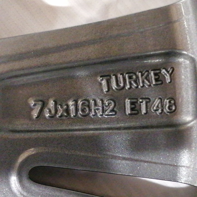 JUEGO DE LLANTAS ORIGINALES VOLKSWAGEN EN 16"