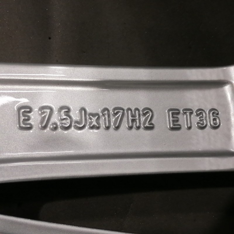 JUEGO DE LLANTAS ORIGINALES AUDI EN 17"