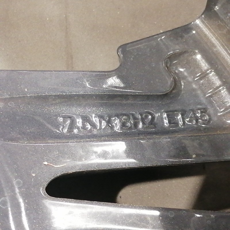 JUEGO DE LLANTAS ORIGINALES VOLKSWAGEN EN 18"