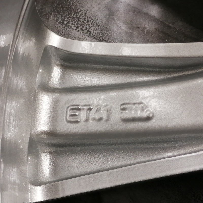 JUEGO DE LLANTAS ORIGINALES VOLKSWAGEN EN 17"