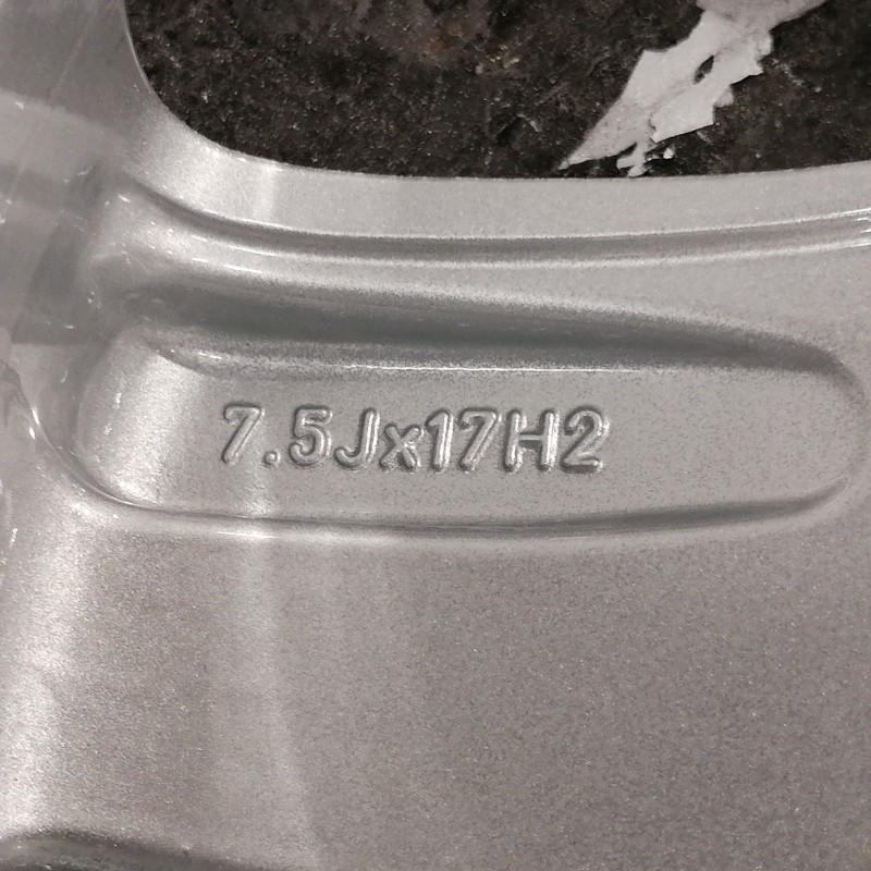 JUEGO DE LLANTAS ORIGINALES VOLKSWAGEN 17"