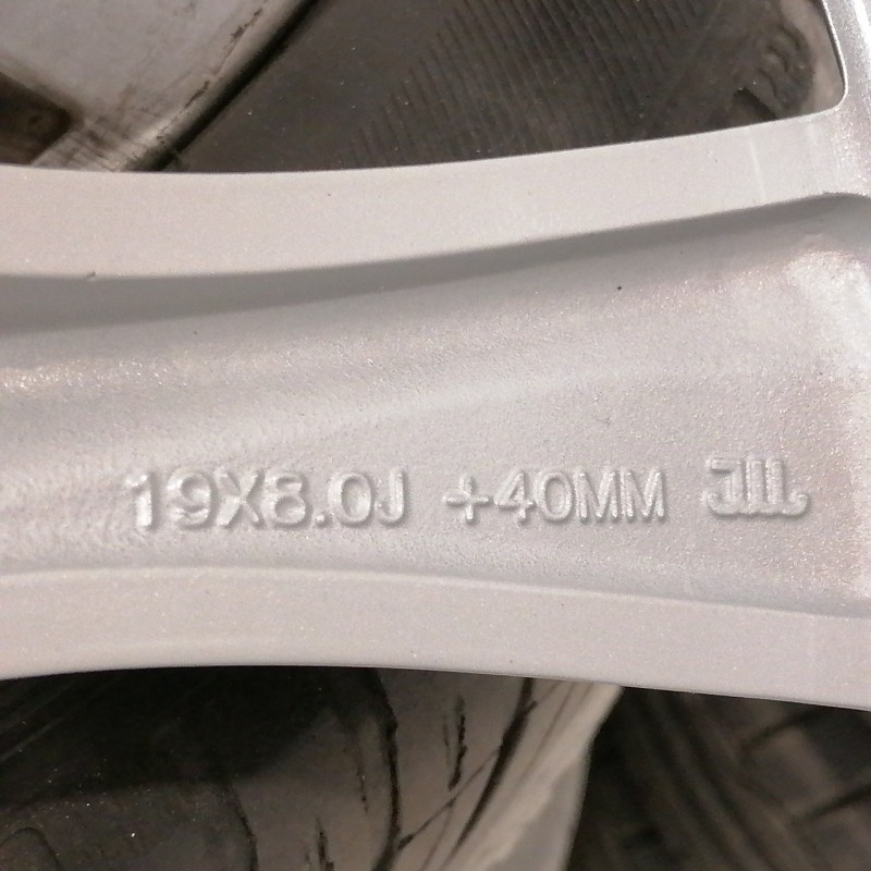 JUEGO DE LLANTAS ORIGINALES TESLA 19"